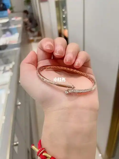 周大福昂系列钻石手镯