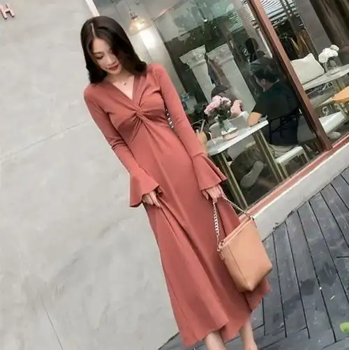 2021皱褶连衣裙荷叶长袖打底秋冬连衣裙气质淑女女装裙中长款修身