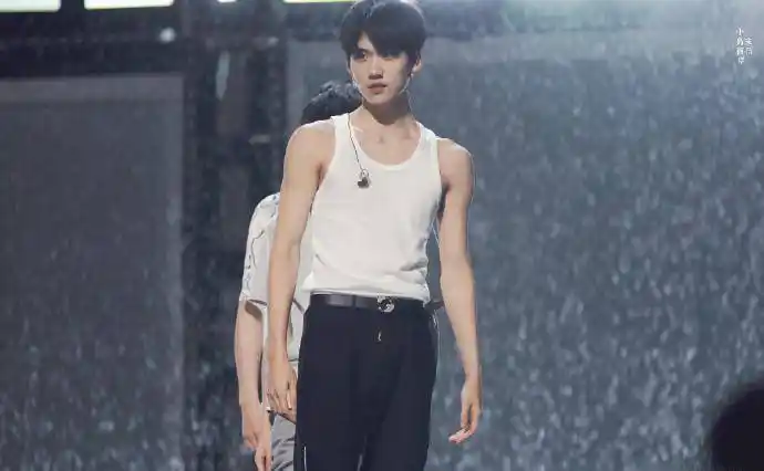 周柯宇与米卡一起健身,同框自拍颜值吸睛,好身材获网友狂赞_网络_肌肉