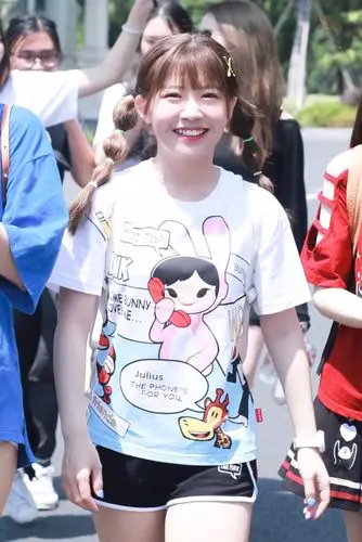 6月15日 21:18   关注  赖美云 赖小七 创造101 可爱 评论 收藏