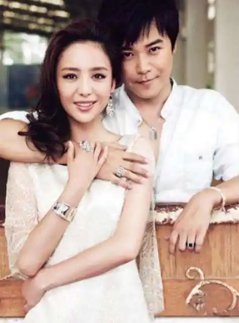 因为最近几年老是被爆出佟丽娅她老公陈思诚出轨的绯闻,所以很多网友