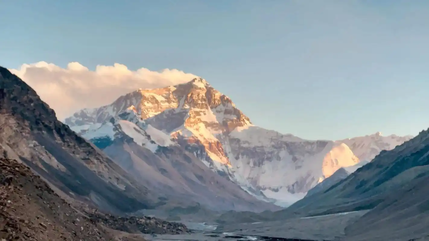 这不是一般的山峰,这是世界最高峰珠穆朗玛峰. #珠穆朗玛峰  - 抖音