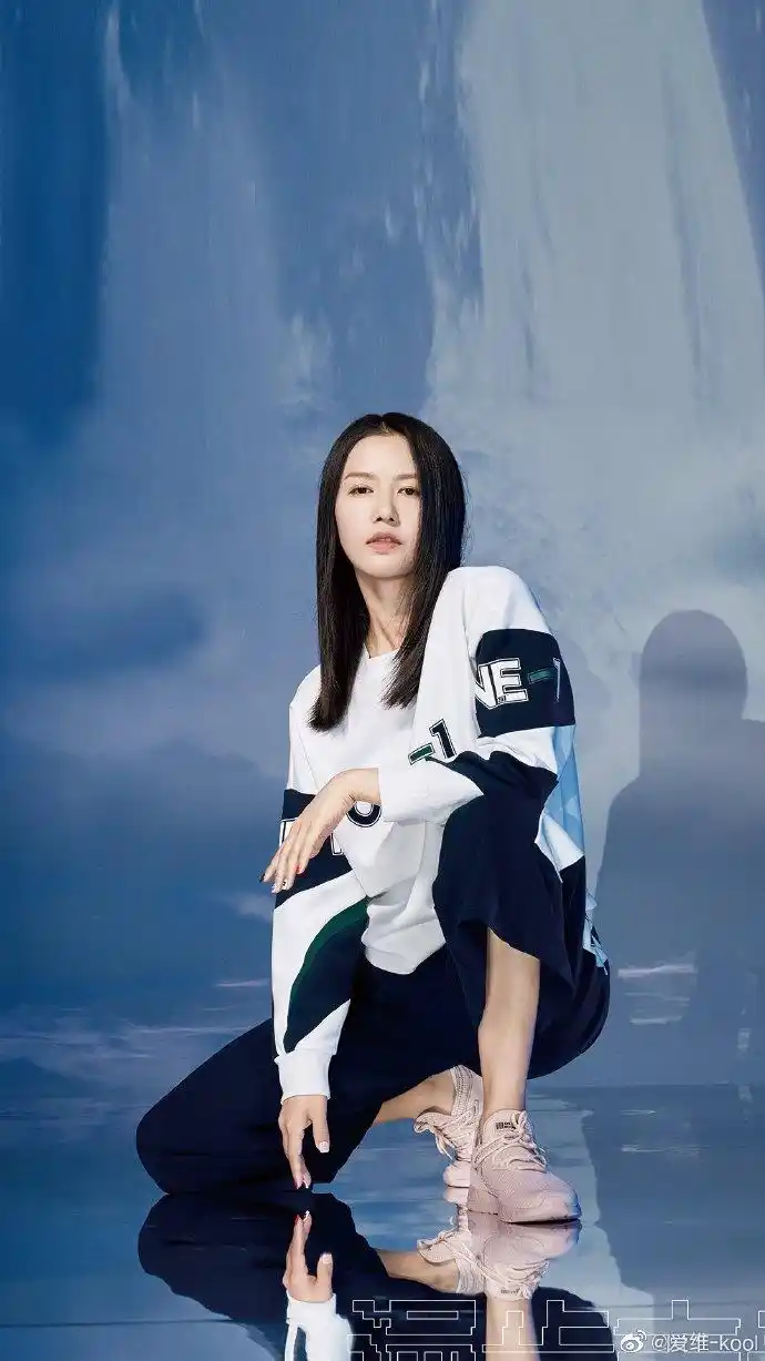 谭维维维维的这个图拿来做手机壁纸真的刚刚好,很好看啊@谭维维