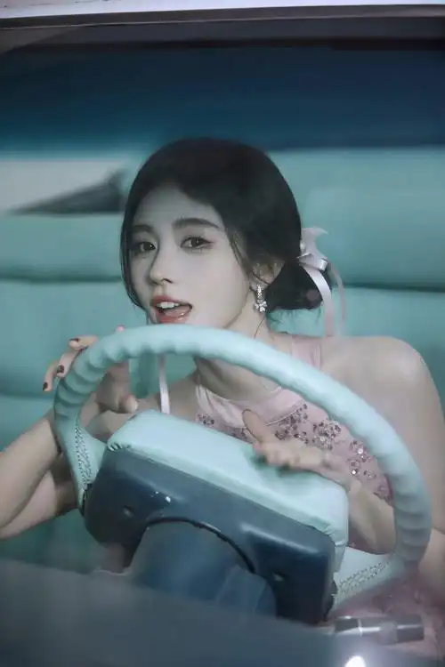 鞠婧祎造型写真:美艳绝伦,公主气质