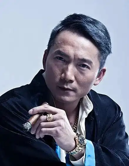 6位长得帅却专演反派的香港演员,张耀扬戏里掀桌子,戏外爱种菜!