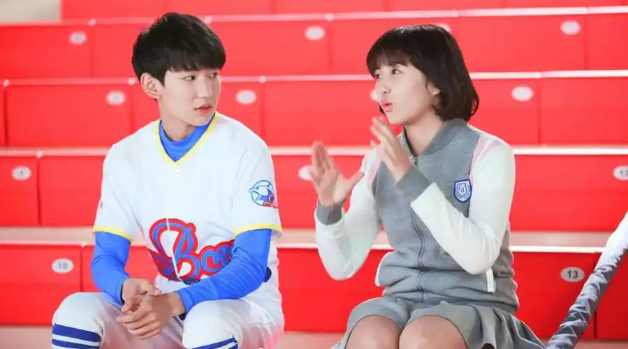 时隔5年王源和张子枫再次合作,同框镜头很有故事感,两人cp超话已建立