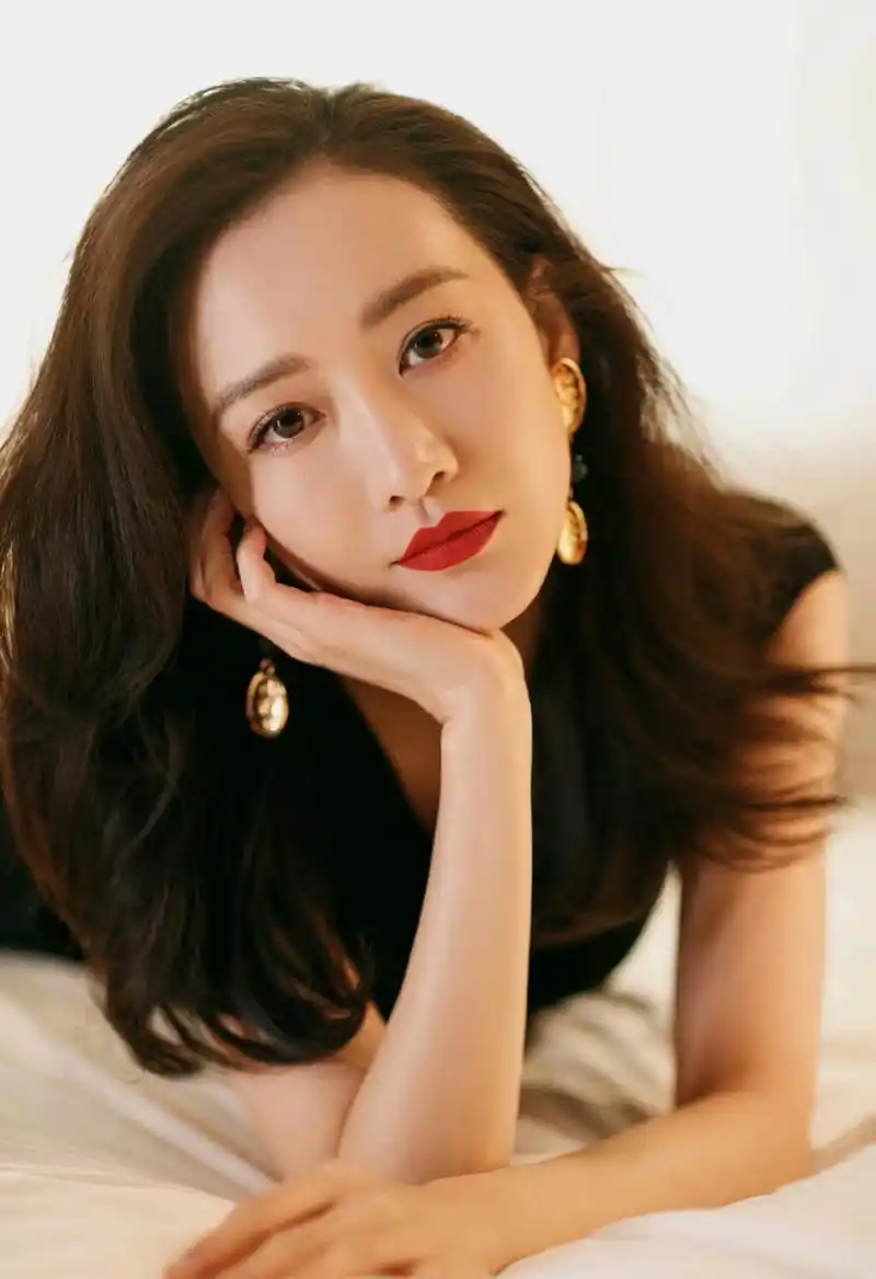 王鸥# 甜美精致的容颜,成熟性感的身材,清纯妩媚,风情万种,温婉可