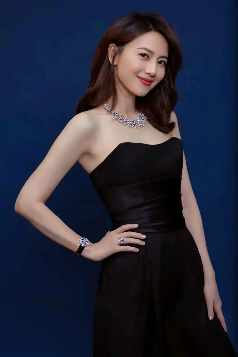 高圆圆黑裙抹胸礼服裙,气质非凡#时尚穿搭# #高圆圆# #性感美女