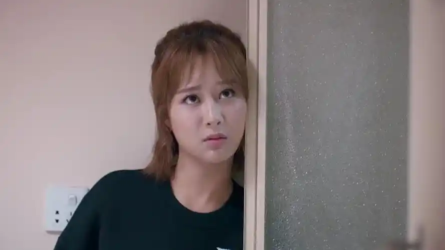 欢乐颂2关关告诉邱莹莹好好和应勤在一起就能留在上海