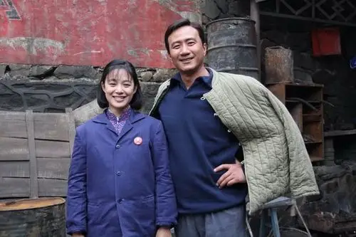 但妻子的宽容却令梁国辉更加的愧疚人到四十是由庞好执导,彭三源担任