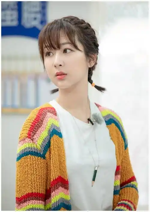 杨紫的"竹节辫"厉害了,短发女孩学会这样扎减龄又俏皮,可美了_头发