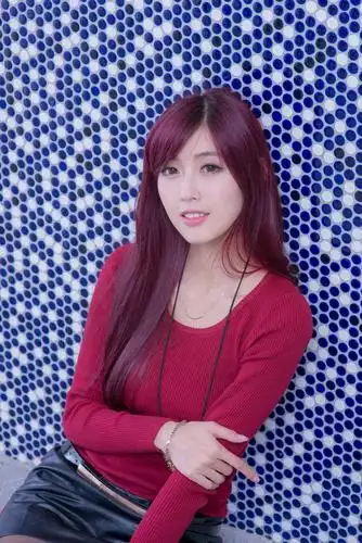 长发飘飘的美女毛衣短裙温暖迷人的写真图片