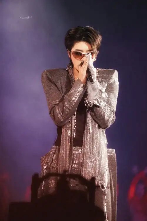 蔡徐坤香港演唱会##蔡徐坤演唱会再现情人大合唱