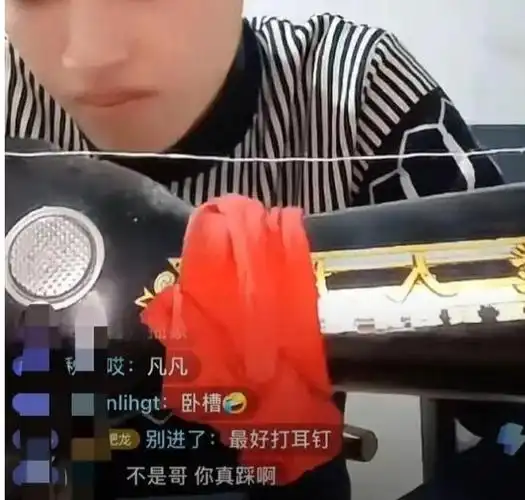 吴亦凡直播踩缝纫机监狱近况曝光网友这也太离谱了