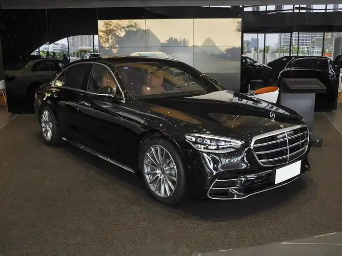 奔驰 s500l 4matic 曜岩黑/赭石棕 直接现金优惠26万,160万出头