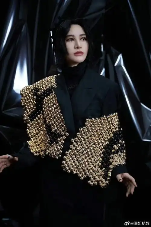 尚雯婕新专虹荒上线##尚雯婕新歌演我调休精神状态