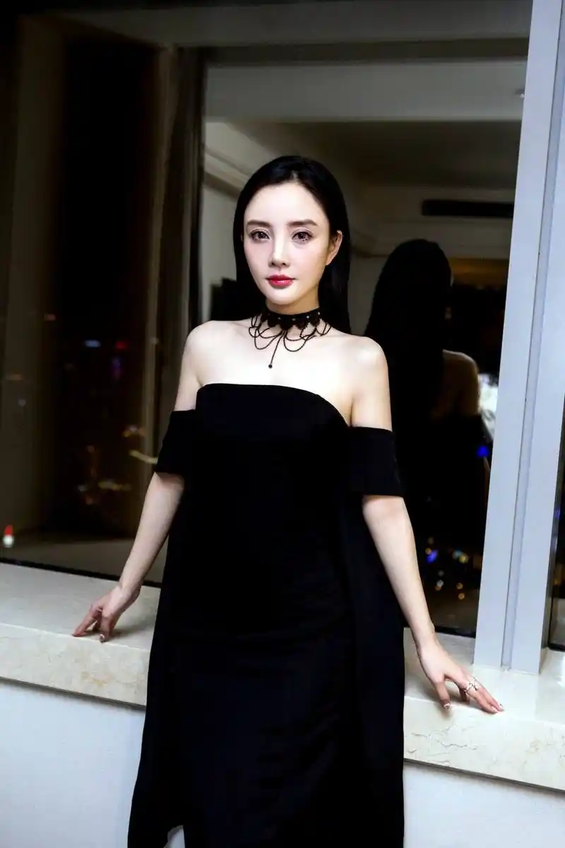 李小璐最迷人的自拍照,图二冷艳动人,最后一张让人看了着迷