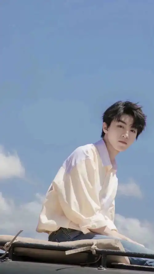 恬/王俊凯蓝色系壁纸_手机壁纸_明星美女手机壁纸_我要个性网