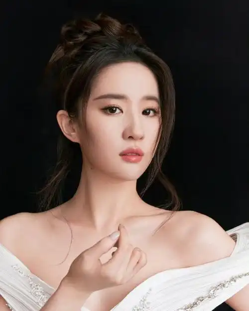 刘亦菲##刘亦菲回眸笑##刘亦菲高定白裙