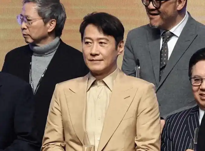 没想到,57岁地黎明竟以这种方式,在2024年初实现"口碑暴增"