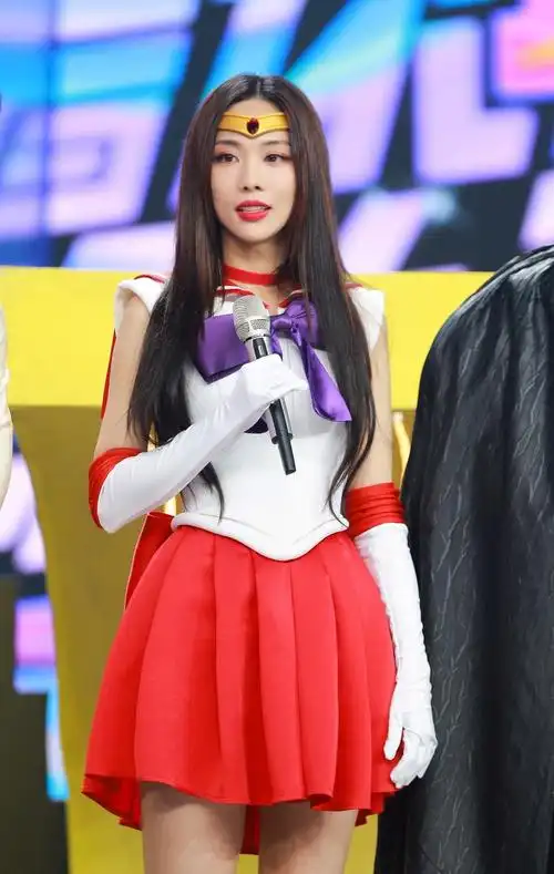 王霏霏跨年热舞和许魏洲跳舞差点亲上虎纹外套高马尾狂野个性