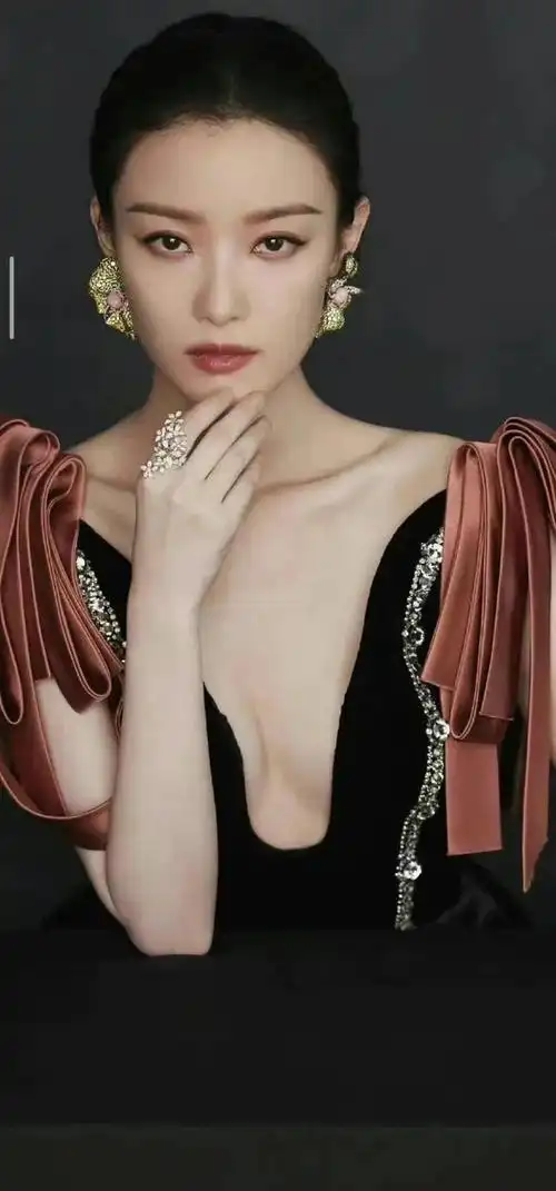 性感女神倪妮身材黄金比例女人味十足