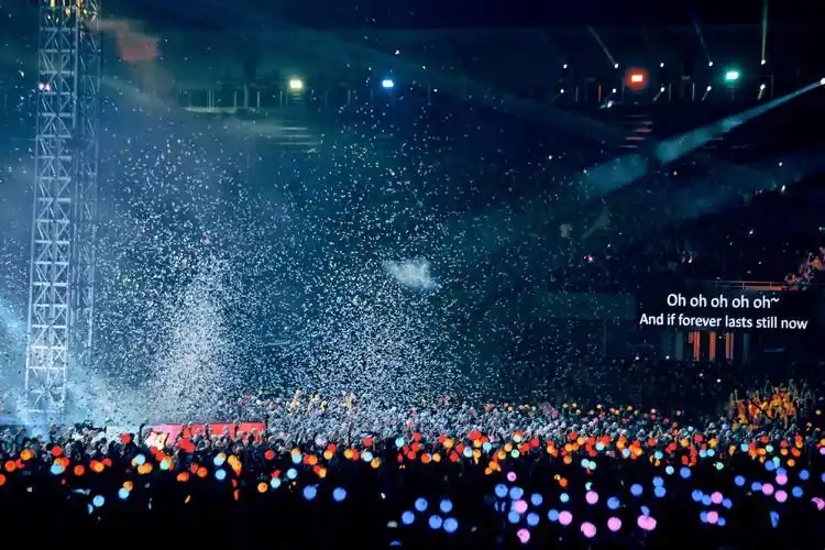 才华歌者华晨宇演唱会——彩带飞舞时刻,如梦幻般的美