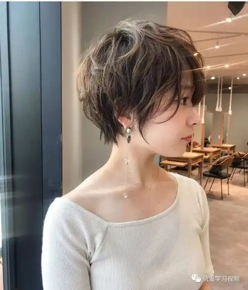 烫一烫更好看短发微卷慵懒魅惑