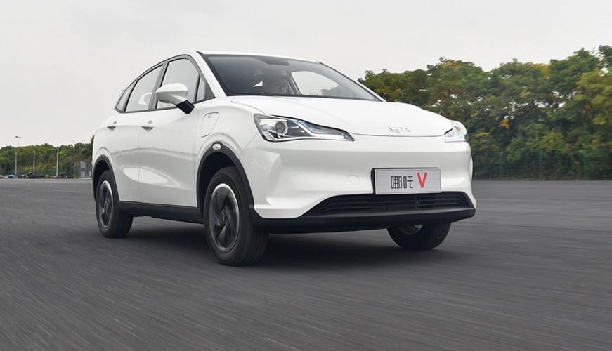 哪吒v新增车型上市,6.09万起,代步电动首选-新浪汽车