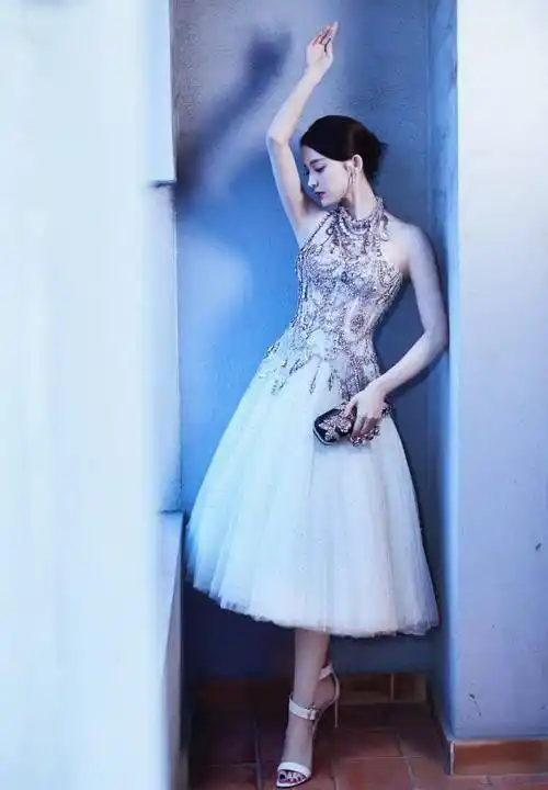 古力娜扎戛纳玫瑰刺绣长裙仙到爆!