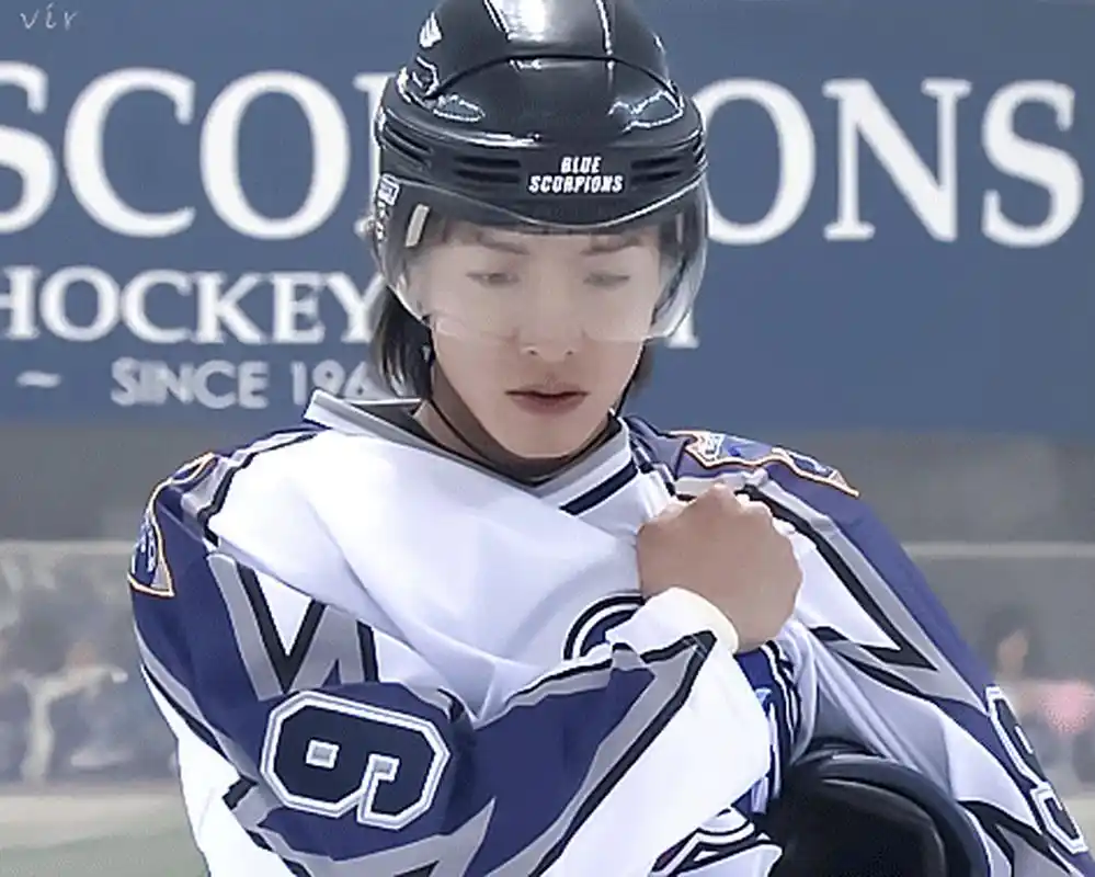 木村拓哉放到现在也是顶流吧 木村拓哉作为上世纪的偶像,颜值真不是盖