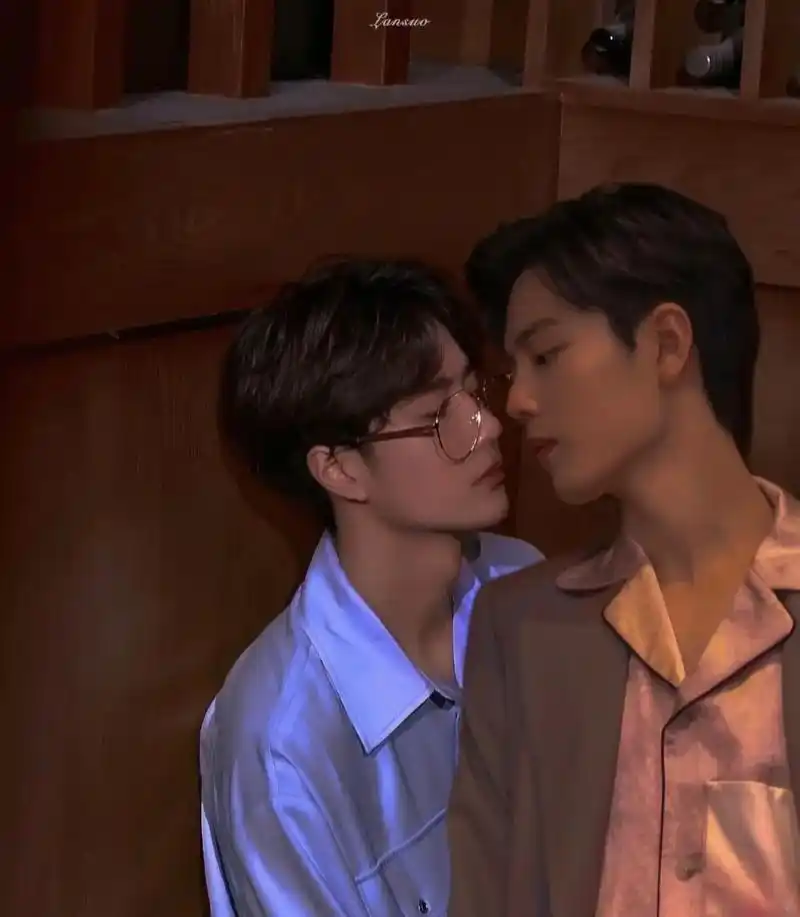 "偷偷浪漫吧 别让世俗知道"#肖战王一博 #博君一肖 #博肖 - 抖音