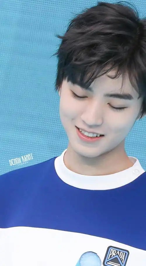 王俊凯笑容杀来袭 重庆甜豆向你招手