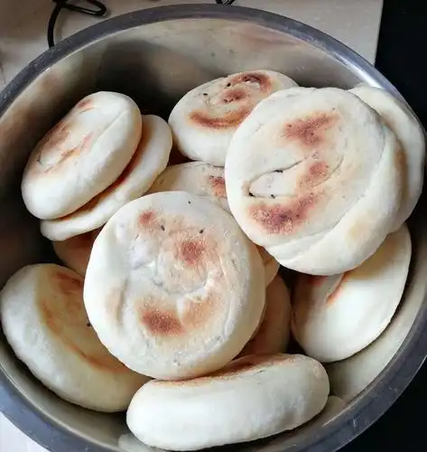 这是我们过小年自己发面做的火烧