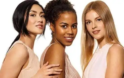 黄种人肤色较浅,鼻梁中等,头发黑直,主要分布在