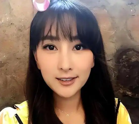 从一夜成名到"销声匿迹",42岁的马苏,走上了另一条"不