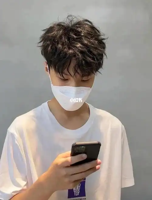 男生秋冬凌乱蝴蝶烫适合任何脸型的男生秋