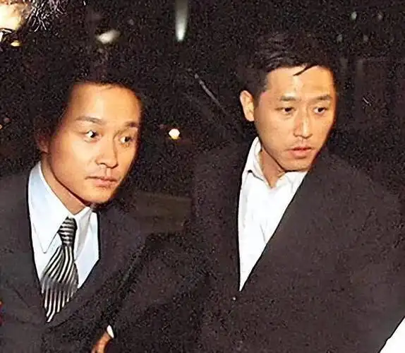 回顾21年过去了,那个要为张国荣终身不娶的唐鹤德,如今怎样了?