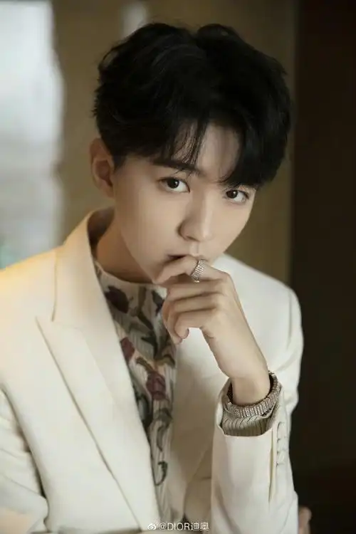 我的宝宝是很会和人类玩捉迷藏的咪咪01    #n年前今天的王俊凯#2