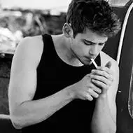 沧桑胡子大叔头像 帅气成熟的欧美沧桑胡子大叔头像_男生头像_美头网