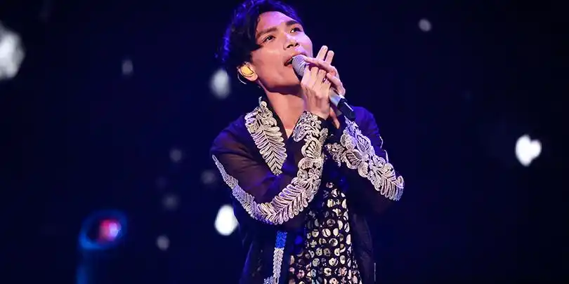 杨宗纬上海演唱会圆满落幕 5套造型展不同风格