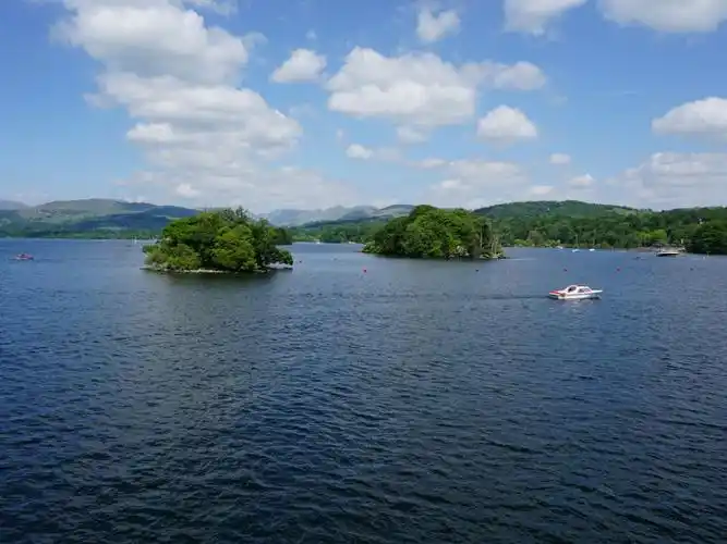 湖中一个个小岛