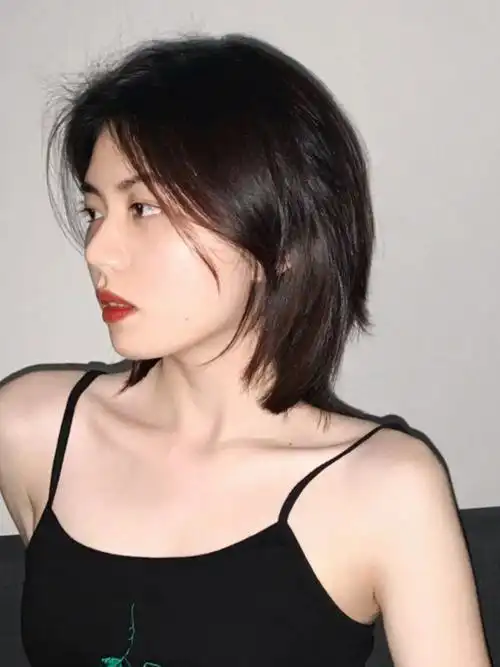 菱形脸女孩子短发