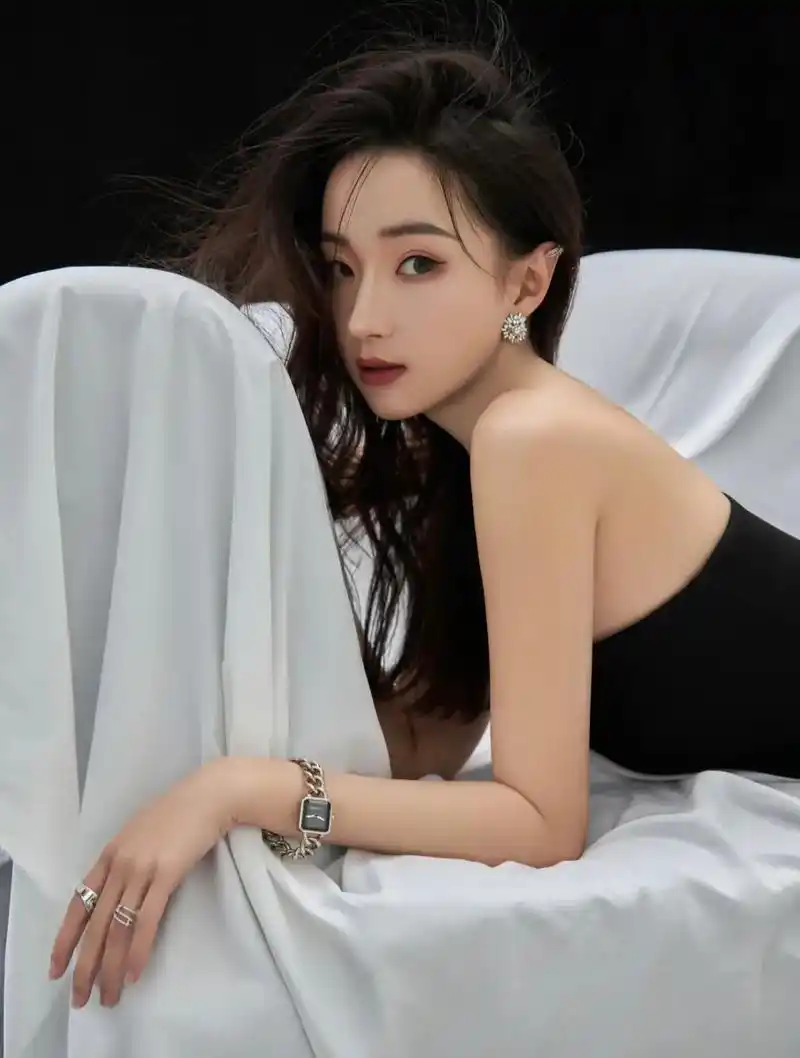 个人写真 #高级感 #气质女神 精致 优雅 女人味的写真# - 抖音