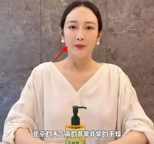 王鸥撒贝宁合体录综艺路透照曝光引热议王鸥穿着清凉近状超好