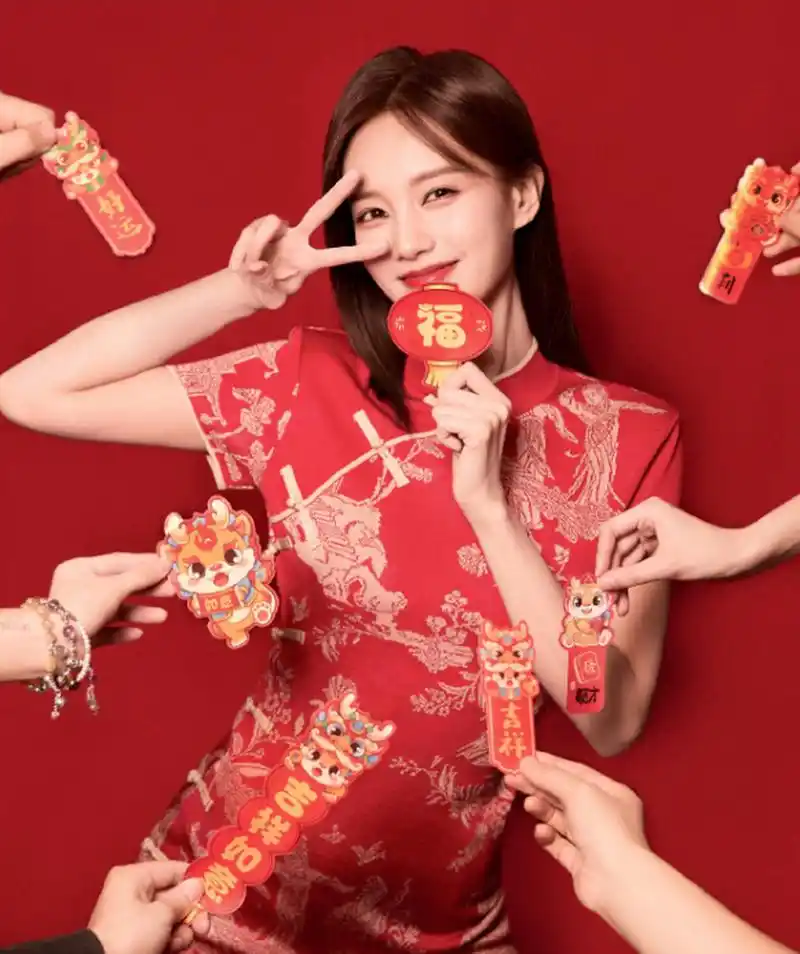 李一桐的红色旗袍