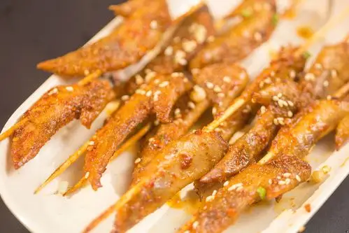 烤鸡尖 香烤猪蹄 食材与秘制酱汁的完美结合 保证麻辣香爽,回味无穷!