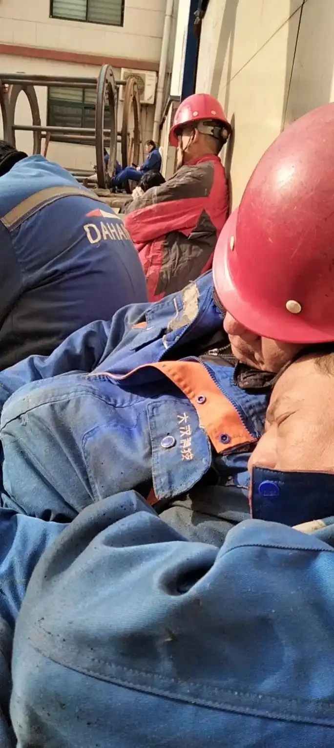 无论生活多么的艰辛,有多少的磨难,有这么一个人,总是能够坚强 - 抖音