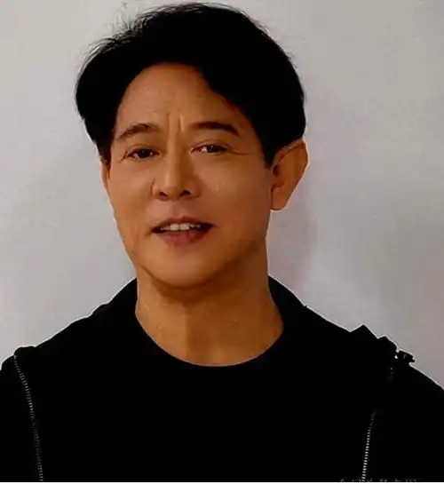 娱乐圈的热度与大咖明星的神秘亮相相互交织,李连杰的出现成为了焦点.