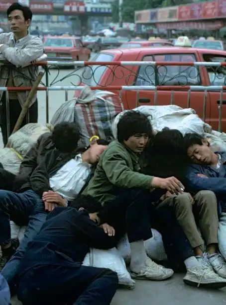 90年代南下打工热潮老照片,发廊姑娘十分漂亮,能发财的人很少